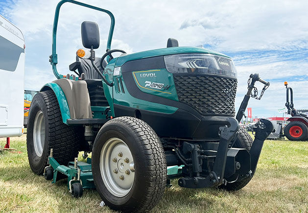 Lovol Traktor P2024 mit Bügel Lovol Traktor P2024 mit Bügel