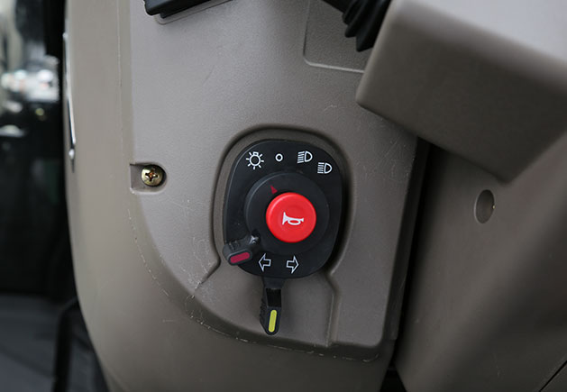 LOVOL Traktor F4100 - Detail LOVOL Traktor F4100 - Detail